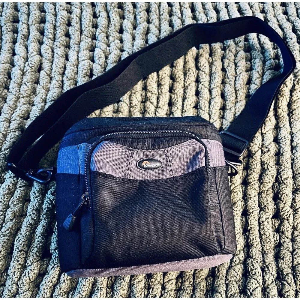 Lowepro Black And Grey Camera Bag With Adjustable Strap (Cirrus) 110